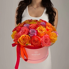 35 микс Голландских роз в розовой коробке