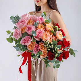 Букет с пионовидными розами "Цветочный градиент"