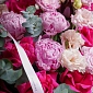 Корзина с пионами и розами "Шепот чувств" - фото 6