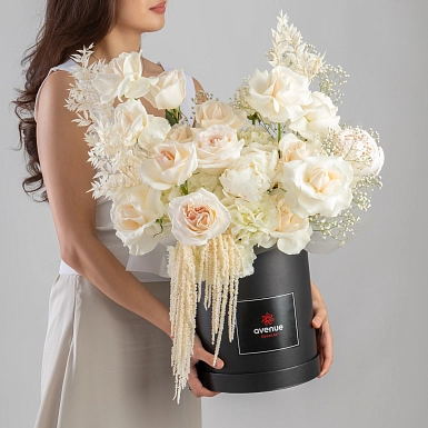 Композиция с пионовидными розами "Белый бархат" - фото 3