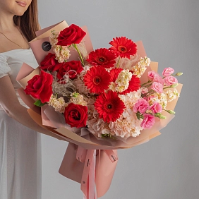 Букет с герберами и маттиолой "Воздушный поцелуй"