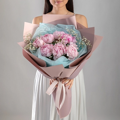 Букет из 7 розовых пионов и гипсофилы - фото 2