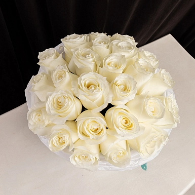 Коробка из 25 белых Голландских роз - фото 5