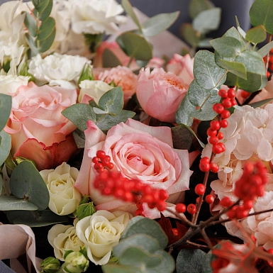 Букет из роз и гортензии "Жанна" фото