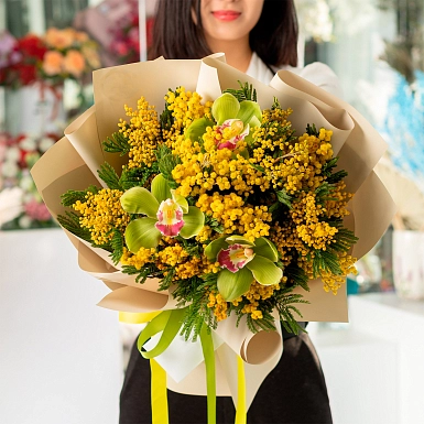 Букет из мимозы и орхидеи "Весенняя роса" S - фото 5