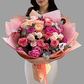 Букет из кустовых пионовидных роз "Bubble gum"