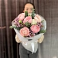 Букет из ранункулюсов и сирени "Нежный шик" - фото 2
