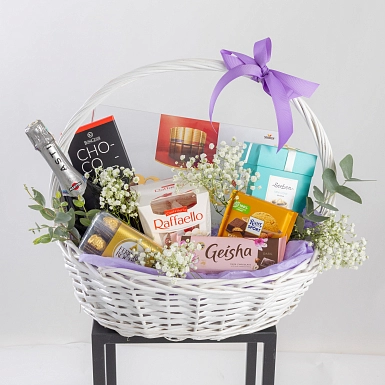 Корзина со сладостями "Сладкий подарок" - фото 2