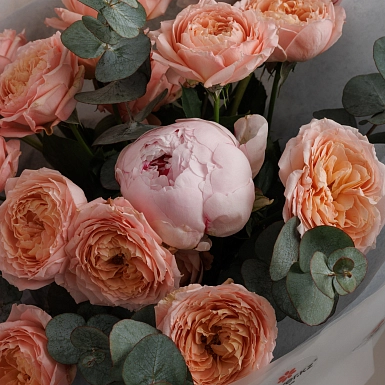 Букет из пионов и кустовых пионовидных роз "Сказка Джульетты" - фото 5