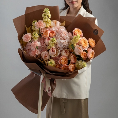 Букет из маттиол и пионовидных роз "Карамель" - фото 3