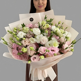 Букет из 51 микс лизиантусов