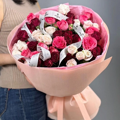 Букет из 15 кустовых роз "Малинка" - фото 5