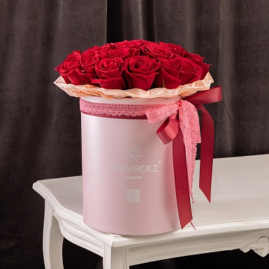 Коробка из 25 красных Голландских роз - фото 1