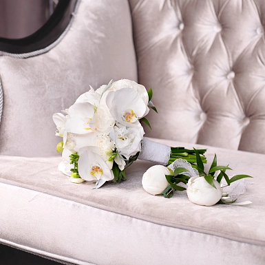 Букет невесты из пионов и фаленопсиса "Киара" - фото 6