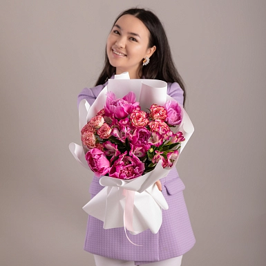 Букет из пионов и альстромерий "Шолпан" - фото 1