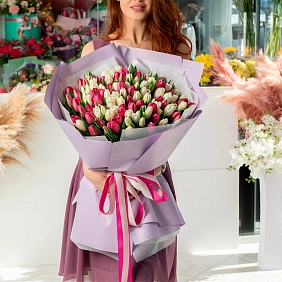 Букет из 201 розово-белого тюльпана "Инкар"