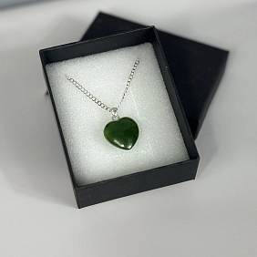 Кулон "Нефритовое сердце" на цепочке