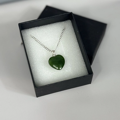 Кулон "Нефритовое сердце" на цепочке - фото 1