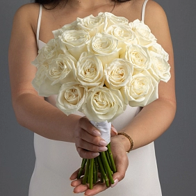 Букет невесты из пионовидных роз "White O'Hara"