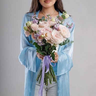 Букет из пионовидных роз и гвоздик "Ариэль" - фото 3