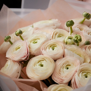 Букет из 25 ранункулюсов "Лоран" - фото 6