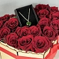 Коробка сердце из 19 роз и украшения "Праздник любви" - фото 5