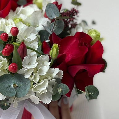 Композиция в коробке сердце "Соединяя сердца" фото