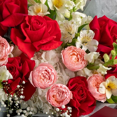 Букет с гортензией "Красный бархат" - фото 4