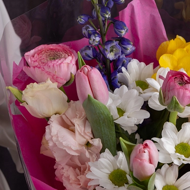 Букет из фрезий и хризантем "Робкий поцелуй" S - фото 6