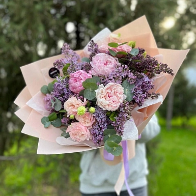 Букет из сирени и пионов "Символ любви" - фото 2