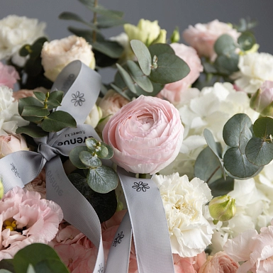 Композиция из эустом и ранункулюсов "Vivat" - фото 6