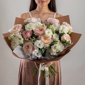 Букет с пионовидными розами "Нежный поцелуй"