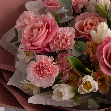 Букет из гвоздик и тюльпанов "Заветная мечта" - фото 6