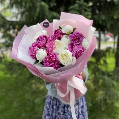 Букет из 15 местных микс пионов - фото 2