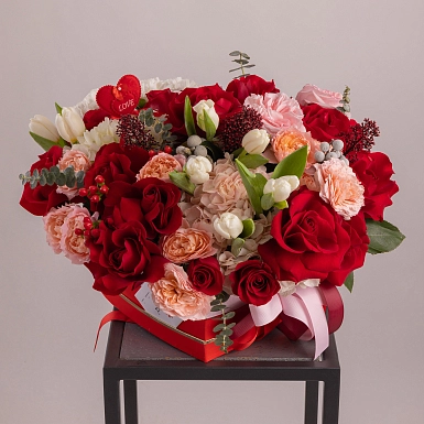 Композиция в сердце с гортензией и розами "Любовное Вдохновение" - фото 1