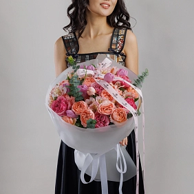 Букет из тюльпанов и пионовидных роз "Сәуле"