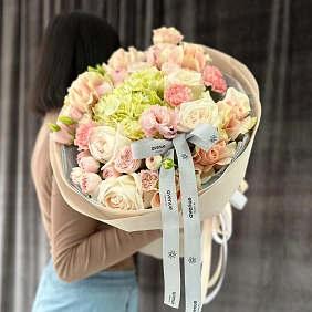 Букет из пионовидных роз и гортензии "Dream"