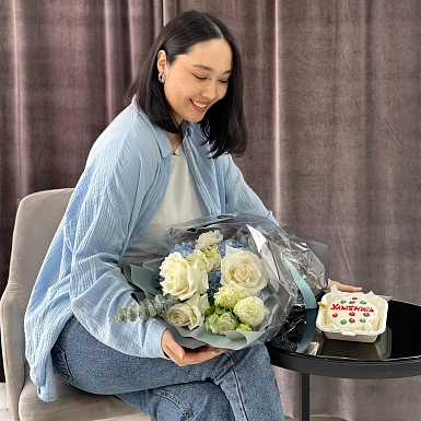 Сет из букета "Айым" и бенто-тортик (350 г.) - фото 2