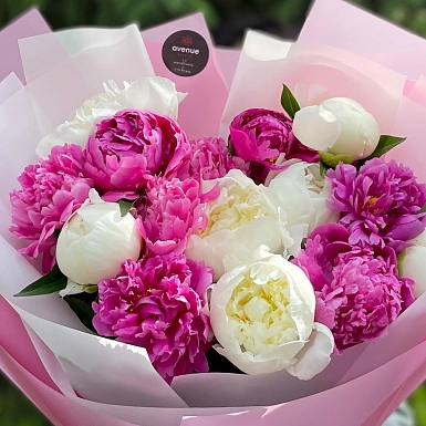 Букет из 15 местных микс пионов - фото 3