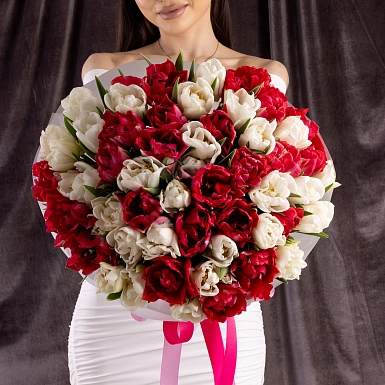 35 пионовидных бело-малиновых тюльпанов - фото 2