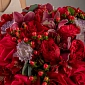Букет из орхидей и пионовидных роз "Cherry Red" - фото 4