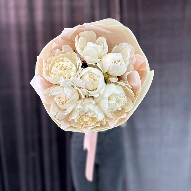 Букет из 7 белых пионов - фото 3