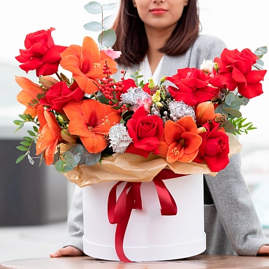 Букет из амариллиса и роз "Возлюби" S - фото 1